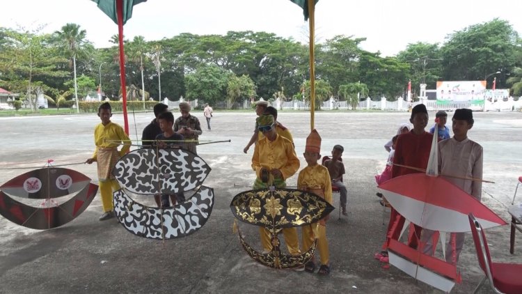 Lomba Layang-Layang Hias Meriahkan HUT ke-80 RI di Inhil