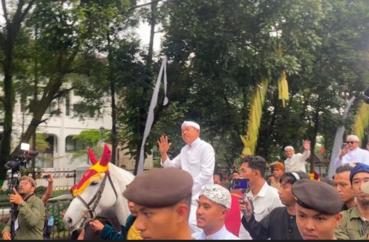 Kirab Budaya Jabar Hudang HUT ke-80 Jawa Barat di Bandung Sempat Terganggu
