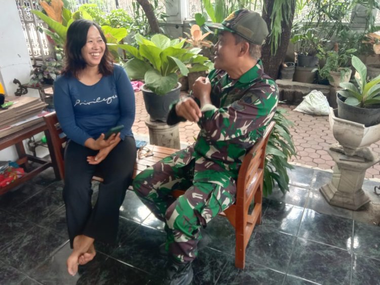 Babinsa Serengan Jalin Silaturahmi Lewat Komsos dengan Warga Surakarta