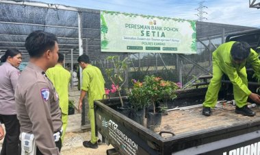 Polres Kampar Salurkan 120 Bibit Pohon ke SMKN 1 Bangkinang Lewat Program Bank Pohon Setia
