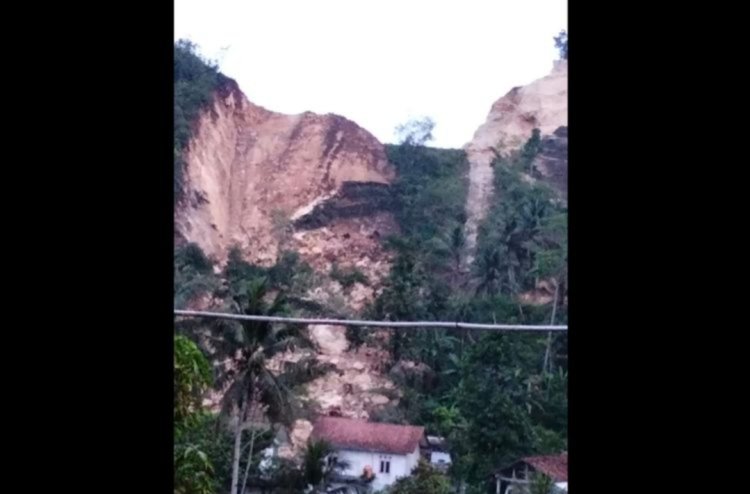 Gunung Batu Kapur di Banyumas Longsor, Tiga Rumah Rusak