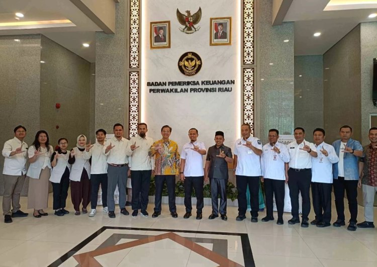 PAD Pekanbaru Naik, Wako Agung Hadiri Penyerahan LHP BPK Riau