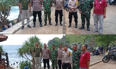 Petugas Gabungan Pantau Wisatawan Pantai Paranggupito Wonogiri Saat Lebaran