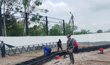 Babinsa Karanglor Pantau Pembangunan KDKMP Wonogiri, Dukung Ekonomi Desa