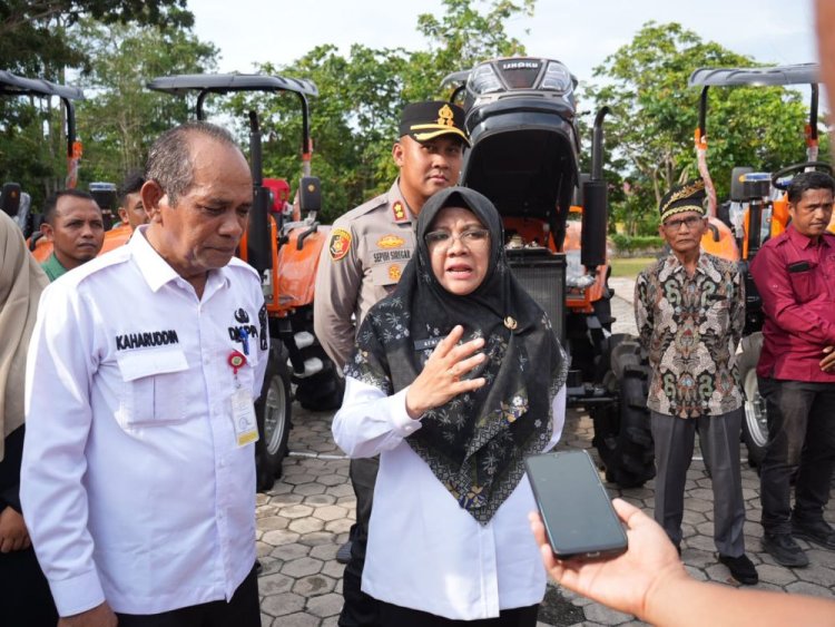 Bupati Afni Salurkan Alsintan Rp8,7 Miliar untuk Petani Siak