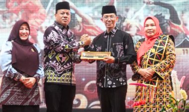 IWAKUSI Batam Dilantik, Erlita Sari Amsakar Jadi Ketua