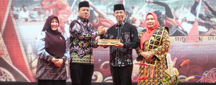 IWAKUSI Batam Dilantik, Erlita Sari Amsakar Jadi Ketua