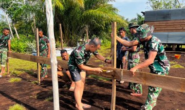 Begeser ke Dusun II Parit Baru, Satgas TMMD Ke-129 Kodim 0313/KPR Mulai Pengerjaan RTLH Bapak Zaini