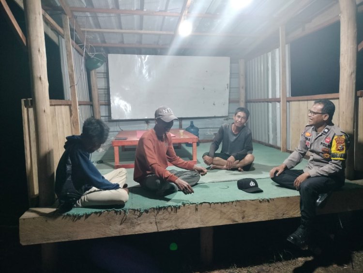 Melindungi Tuah Menjaga Marwah, Personel Polsek Pangkalan Kerinci Cek Poskamling Guna Menjaga Harkamtibmas